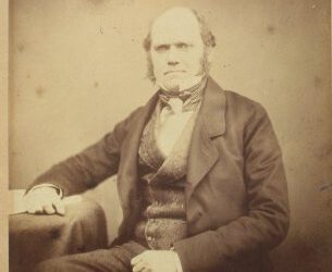 Conferencia del profesor Salgado titulada Darwin en la Argentina