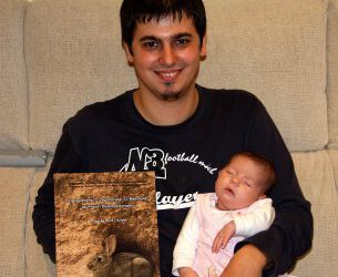 Roger lee su tesis sobre los lagomorfos del Plio-Pleistoceno de Europa