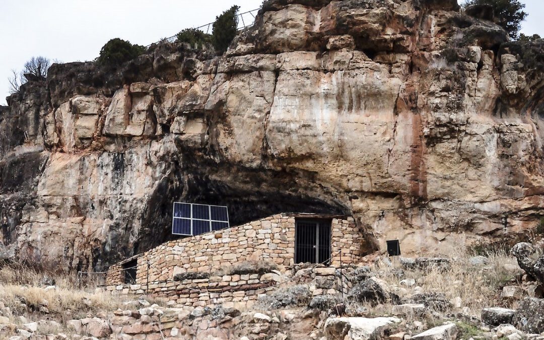 Los micromamíferos de la cueva de Los Casares y los últimos neandertales del interior peninsular